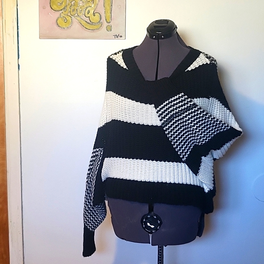 Akira Red Label batwing sweater M|L
